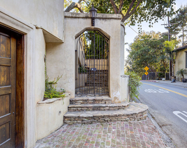 2880 Nichols Canyon Road - Photo Thumbnail 3