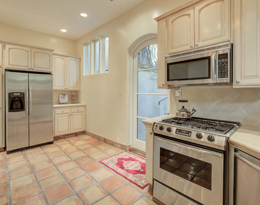 2880 Nichols Canyon Road - Photo Thumbnail 24