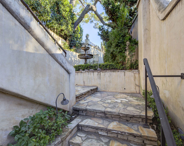 2880 Nichols Canyon Road - Photo Thumbnail 4