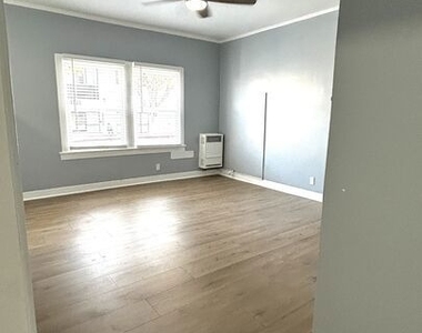 800 S Burlington Avenue - Photo Thumbnail 12
