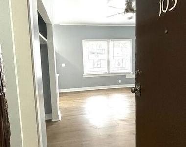 800 S Burlington Avenue - Photo Thumbnail 13