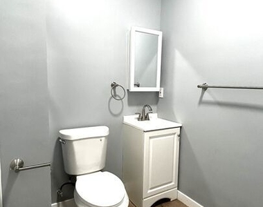800 S Burlington Avenue - Photo Thumbnail 8