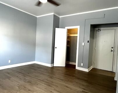 800 S Burlington Avenue - Photo Thumbnail 7
