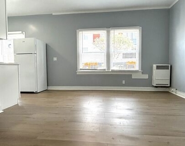 800 S Burlington Avenue - Photo Thumbnail 6
