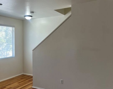 4600 Don Lorenzo Drive - Photo Thumbnail 13