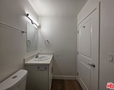 1260 Vin Scully Avenue - Photo Thumbnail 26