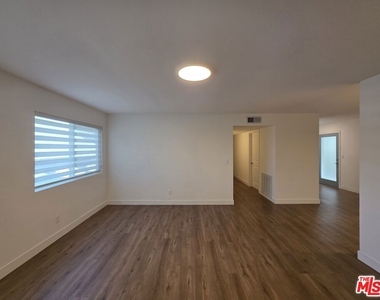 1260 Vin Scully Avenue - Photo Thumbnail 1