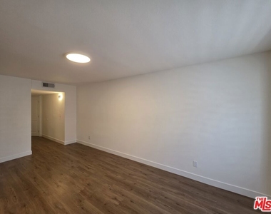 1260 Vin Scully Avenue - Photo Thumbnail 43