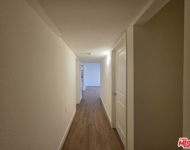 1260 Vin Scully Avenue - Photo Thumbnail 37