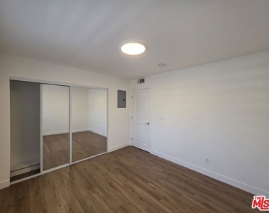 1260 Vin Scully Avenue - Photo Thumbnail 17