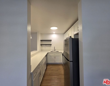 1260 Vin Scully Avenue - Photo Thumbnail 9