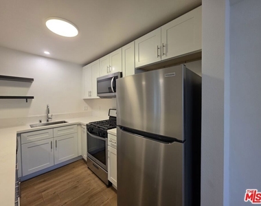 1260 Vin Scully Avenue - Photo Thumbnail 5