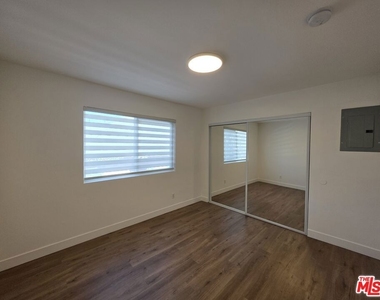 1260 Vin Scully Avenue - Photo Thumbnail 15