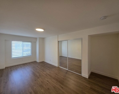1260 Vin Scully Avenue - Photo Thumbnail 39
