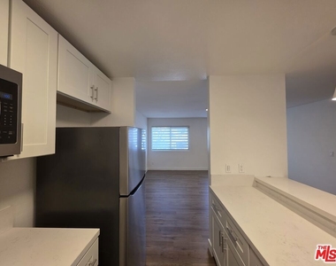 1260 Vin Scully Avenue - Photo Thumbnail 4