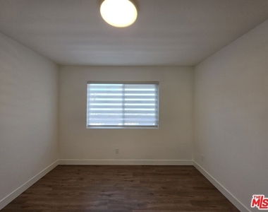 1260 Vin Scully Avenue - Photo Thumbnail 12