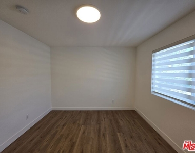 1260 Vin Scully Avenue - Photo Thumbnail 20