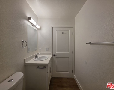 1260 Vin Scully Avenue - Photo Thumbnail 23