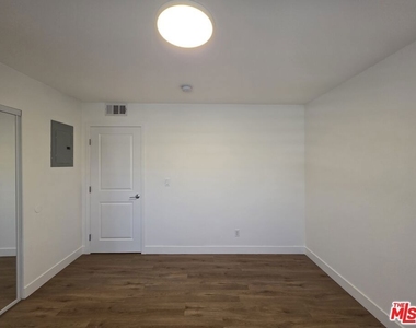 1260 Vin Scully Avenue - Photo Thumbnail 18