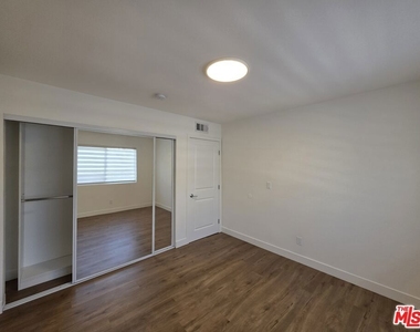 1260 Vin Scully Avenue - Photo Thumbnail 51