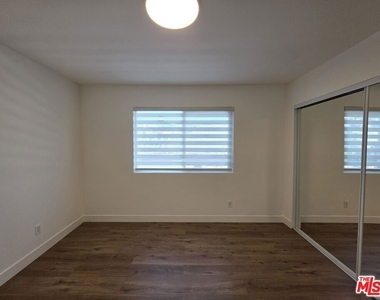 1260 Vin Scully Avenue - Photo Thumbnail 14