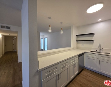 1260 Vin Scully Avenue - Photo Thumbnail 6