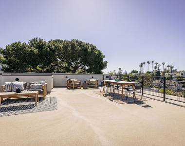 1628 Micheltorena Street - Photo Thumbnail 16