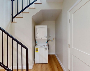 310 N 3rd Street - Photo Thumbnail 4