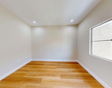 310 N 3rd Street - Photo Thumbnail 16