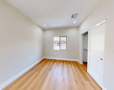 310 N 3rd Street - Photo Thumbnail 15