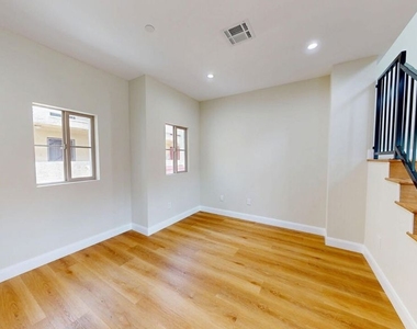 310 N 3rd Street - Photo Thumbnail 5