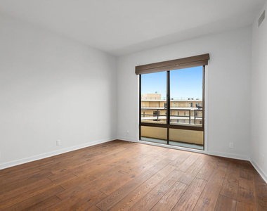 4337 Marina City Drive - Photo Thumbnail 21