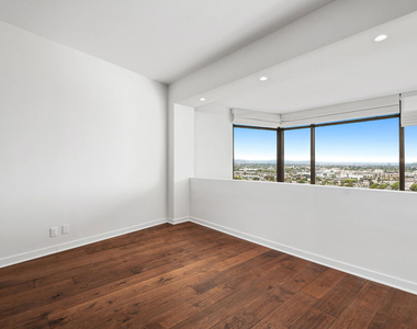 4337 Marina City Drive - Photo Thumbnail 18