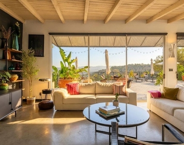 8147 Mulholland Terrace - Photo Thumbnail 19