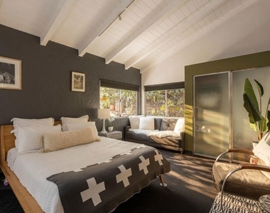 8147 Mulholland Terrace - Photo Thumbnail 32