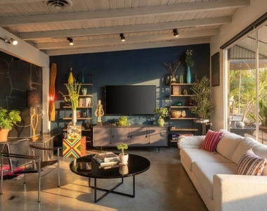 8147 Mulholland Terrace - Photo Thumbnail 20