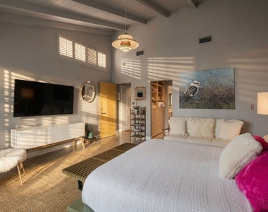 8147 Mulholland Terrace - Photo Thumbnail 28