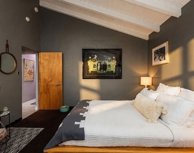 8147 Mulholland Terrace - Photo Thumbnail 31