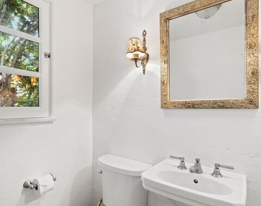 879 Fiske Street - Photo Thumbnail 3