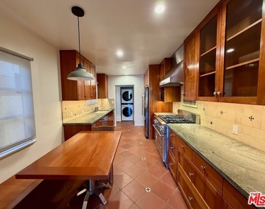 879 Fiske Street - Photo Thumbnail 9