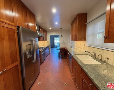 879 Fiske Street - Photo Thumbnail 8