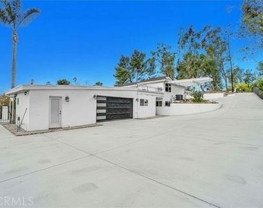 222 El Cielo Lane - Photo Thumbnail 9
