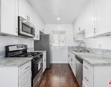 7550 Fountain Avenue - Photo Thumbnail 7