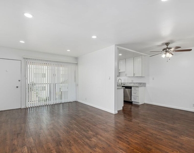 7550 Fountain Avenue - Photo Thumbnail 3