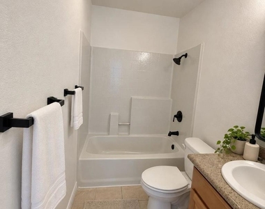 1351 Holly Ave - Photo Thumbnail 2