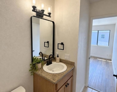 1351 Holly Ave - Photo Thumbnail 6