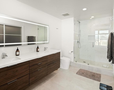 645 Front St - Photo Thumbnail 12