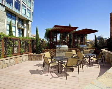 645 Front St - Photo Thumbnail 9