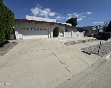 6712 Randiwood Lane - Photo Thumbnail 2