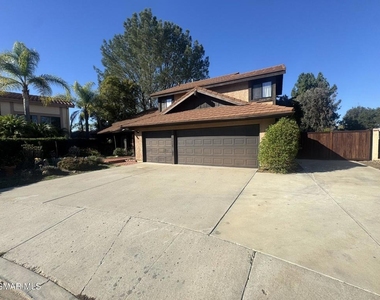 576 Pinecliff Place - Photo Thumbnail 2